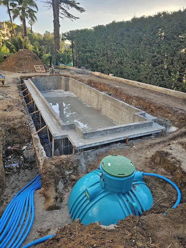 Piscine avec terrasse bois